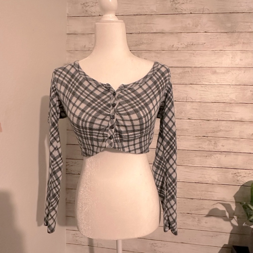 Super Soft Cropped Button Long Sleeve